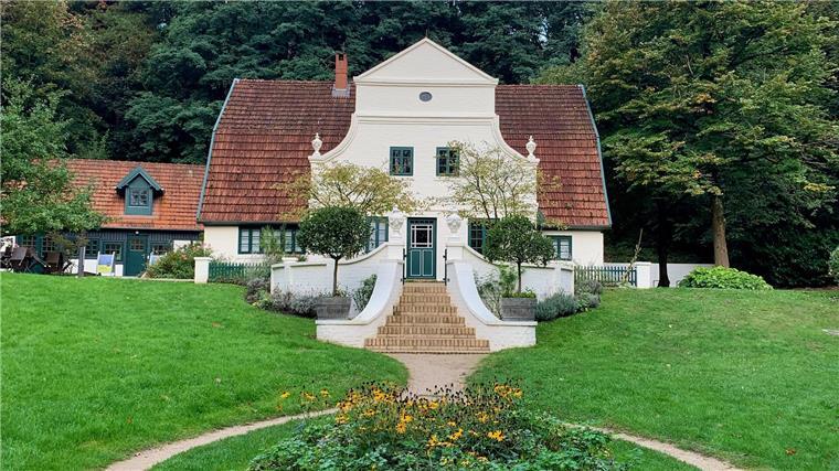 Radtour durch die Weite zum Weltdorf Worpswede Wohn- und Atelierhaus des Mitbegründers der Worpsweder Künstlerkolonie Heinrich Vogeler: der Barkenhoff.