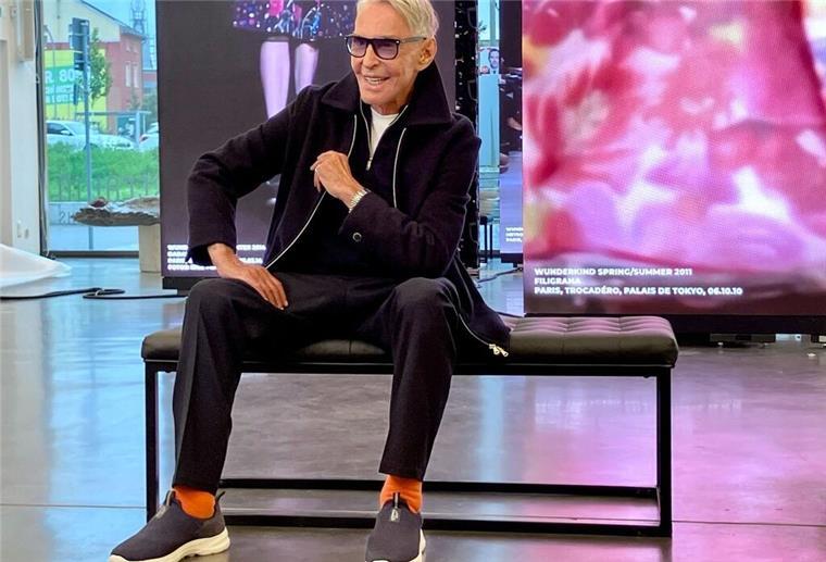 Wolfgang Joop ist mehr als ein Modedesigner - das zeigt er in einer Ausstellung über sein Lebenswerk im Kunstraum Potsdam. 