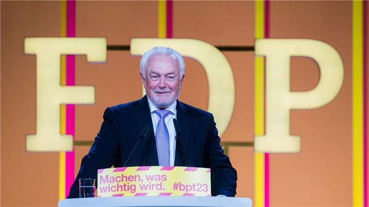 Wolfgang Kubicki, Stellvertretender FDP-Bundesvorsitzender und Vizepräsident des Deutschen Bundestags, spricht beim FDP-Bundesparteitag.