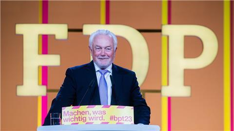 Wolfgang Kubicki, Stellvertretender FDP-Bundesvorsitzender und Vizepräsident des Deutschen Bundestags, spricht beim FDP-Bundesparteitag.