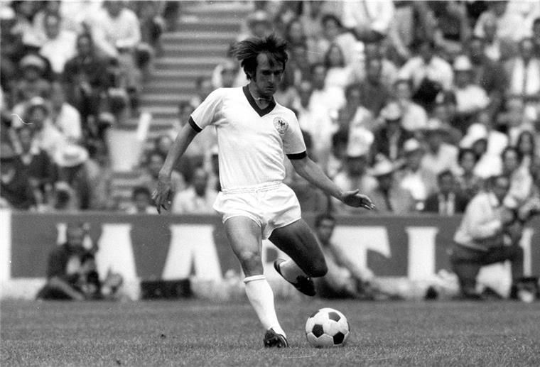 Overath schwärmt von der WM 1970 Wolfgang Overath wurde 1970 zum besten Mittelfeldspieler des Turniers gewählt.
