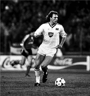 Wolfgang Rolff holte zwei Mal einen Europapokal, den der Landesmeister 1983 mit dem HSV gegen Juventus Turin und den Uefa-Pokal mit Leverkusen 1988 gegen Espanyol Barcelona.  Foto imago/Rust