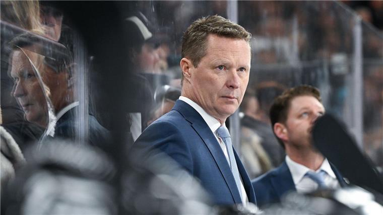 Wolfsburgs Eishockey-Trainer Mike Stewart freut sich über Vertragsverlängerung mit Robin Veber