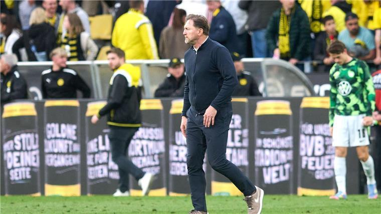 Wolfsburgs Trainer Hasenhüttl muss im Sommer wohl gehen.