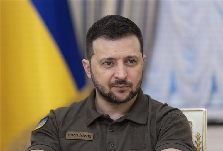 Bremerhavener Mordfantasie: Deutschlandradio entschuldigt Ausstrahlung Wolodymyr Selenskyj, Präsident der Ukraine, wurde von einem Bremerhavener in einer Radiosendung angefeindet.
