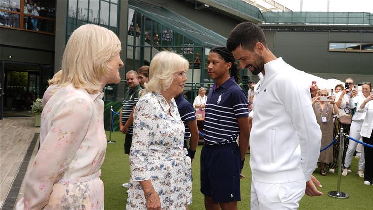 „Pump it up“: Djokovic mit Jubel-Kontroverse auf Rekordjagd Worüber genau er mit Königin Camilla sprach, wollte Novak Djokovic nicht verraten.