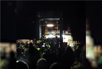 Wütende Bauern hindern Vizekanzler Robert Habeck (Grüne) in Schlüttsiel in Schleswig-Holstein am Verlassen einer Fähre.