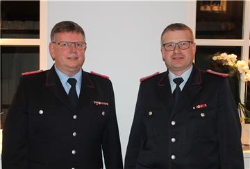 Wurden in ihren Ämtern bestätigt: Klein Meckelsens Ortsbrandmeister Thomas Schnackenberg (links) und sein Stellvertreter Volker Burfeind.