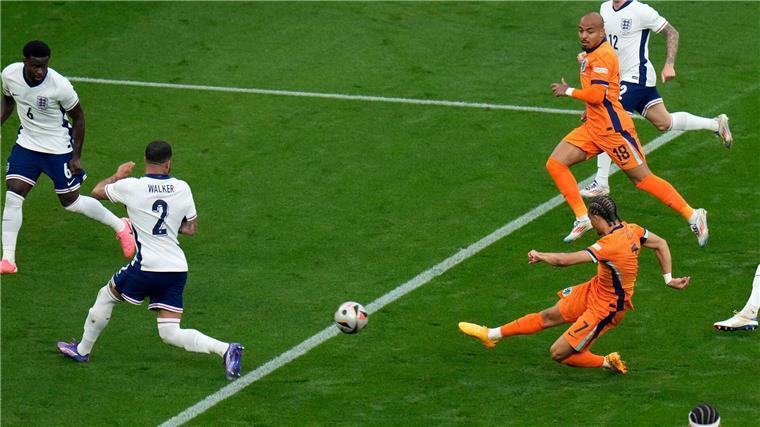 „Unglaubliches Gefühl“: Watkins schießt England ins Finale Xavi Simons brachte die Niederlande sehenswert in Führung.
