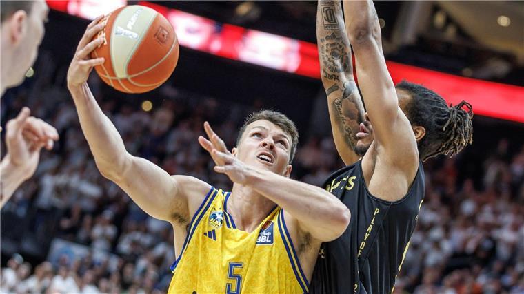 Alba Berlin verliert überraschend gegen Niners Chemnitz Yanni Wetzell war bester Alba-Schütze gegen Chemnitz