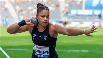 Yemesi Ogunleye sorgt für eine Kugelstoß-Premiere beim Hallen-Istaf.