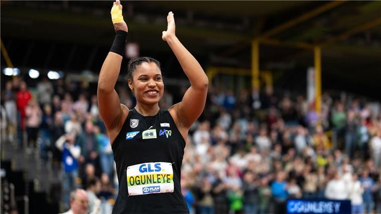 Yemisi Ogunleye stößt in Dortmund eine persönliche Bestweite.