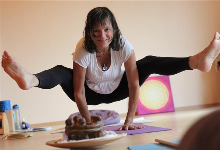 Yogalehrerin Silke Martens bietet Sommer-Yoga bei TuS Tarmstedt an.