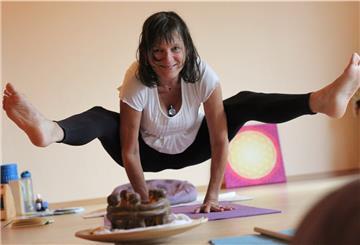 Yogalehrerin Silke Martens bietet Sommer-Yoga bei TuS Tarmstedt an.