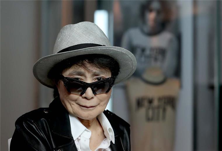  Die Künstlerin Yoko Ono kommt zur Ausstellung «Double Fantasy - John & Yoko» im Museum of Liverpool, das zum 50. Jahrestag der ersten gemeinsamen Nacht des Paares, am 19.05.1968, in der sie ihr erstes gemeinsames Album «Unfinished Music No. 1: Two Virgins» produziert haben, eröffnet wird. 