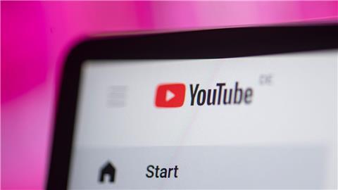 Yputube hat angekündigt, dass es seinen Nutzerinnen und Nutzern, Nachrichten bald gebündelt auf einer Seite angezeigen wird.