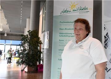 Yvonne Hoffmann ist beim Verein "discovery hands" - erkennende Hände - als medizinische Tasterin für die Früherkennung von Brustkrebs ausgebildet.