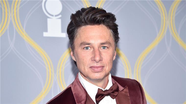 „Scrubs“-Stars posten gemeinsames Foto Zach Braff spielte in der Serie „Scrubs“ den Medizinstudenten John Dorian.