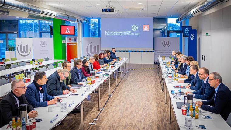 VW-Tarif: IG Metall drängt auf Einigung vor Weihnachten Zähe Verhandlungen: Bei VW brachte auch die vierte Tarifrunde keinen Durchbruch. (Archivfoto)