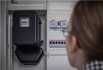 Zählerstände mitteilen müssen die Kunden laut swb nicht - die Anpassung der Mehrwertsteuer läuft automatisch über das Computersystem.
