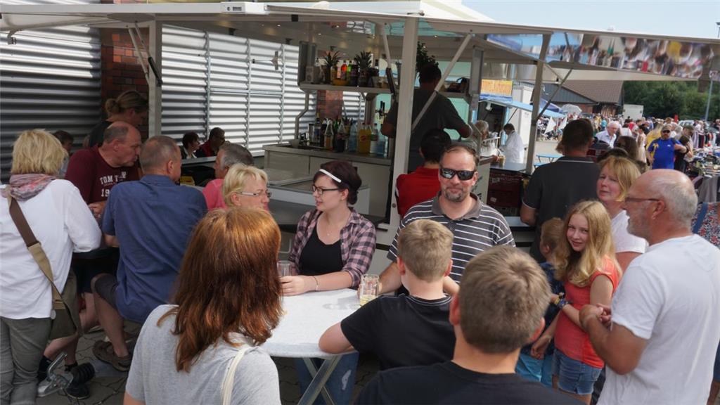 Zahlreiche Besucher kamen für den Flohmarkt nach Nordholz. 