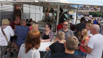 Zahlreiche Besucher kamen für den Flohmarkt nach Nordholz. 