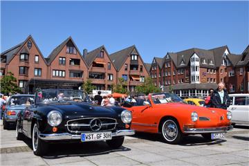 Zahlreiche Besucher tummelten sich am Wochenende auf dem Marktplatz, um die Oldtimer zu begutachten. Alle Fahrzeuge wurden vor 1989 gebaut.