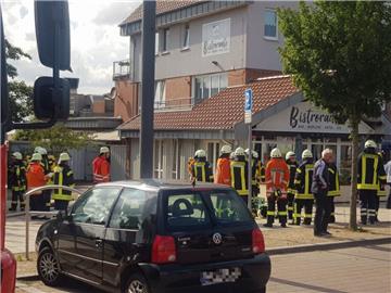 Zahlreiche Einsatzkräfte der Feuerwehr sind beim Brand in Cadenberge.