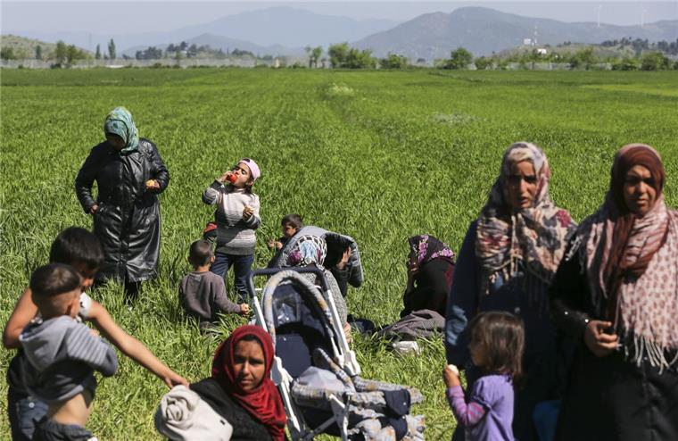 Flüchtlingskrise: Athen beginnt mit Räumung von Flüchtlingslager Piräus Zahlreiche Flüchtlinge wurden von Piräus in Bussen in ein staatliches Flüchtlingslager gebracht.