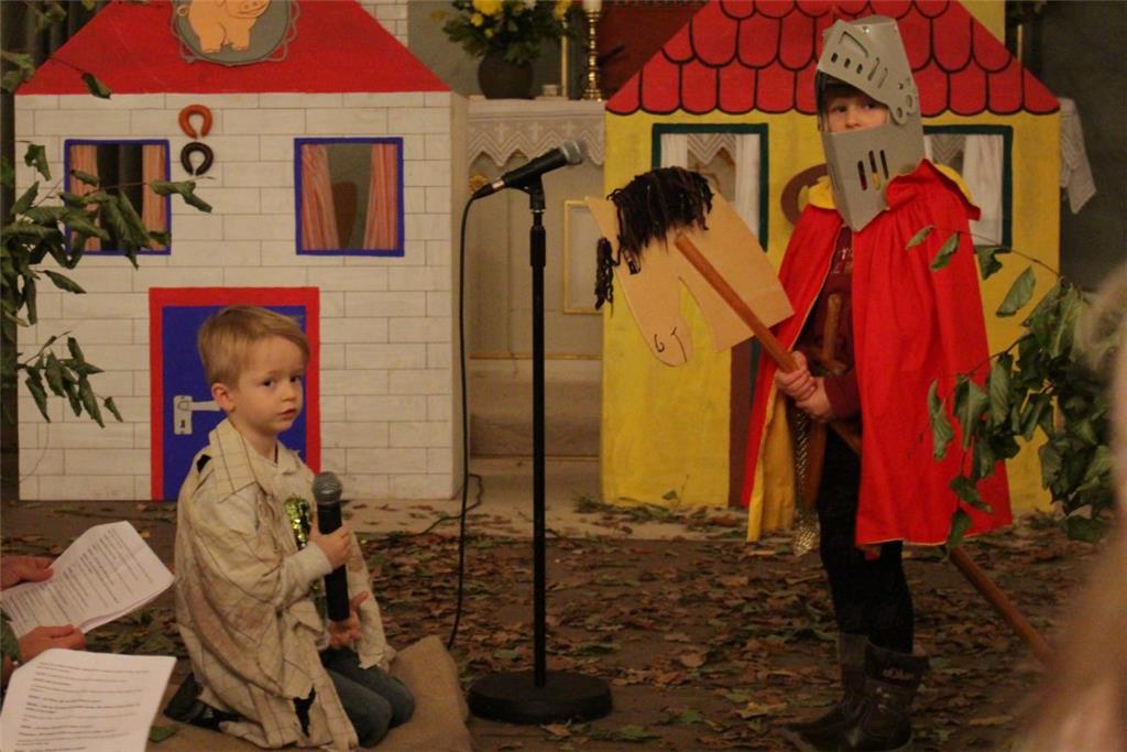 Zahlreiche große und kleine Gäste verfolgten in der Fabian- und Sebastian-Kirche...