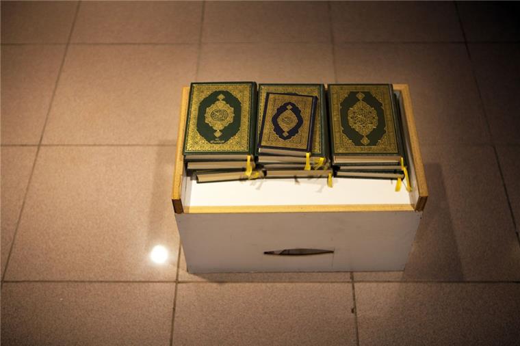 Zahlreiche Korane (Symbolfoto) wurden in einer Moschee in Bremen zerstört.
