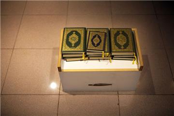 Zahlreiche Korane (Symbolfoto) wurden in einer Moschee in Bremen zerstört.
