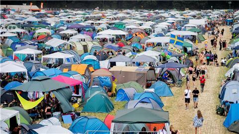 Zahlreiche Zelte und Pavillons stehen auf dem Zeltplatz des Hurricane Festivals.