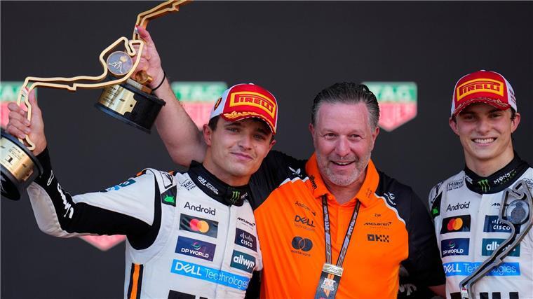 Zak Brown (m) erinnert immer wieder an die Papaya-Prinzipien.
