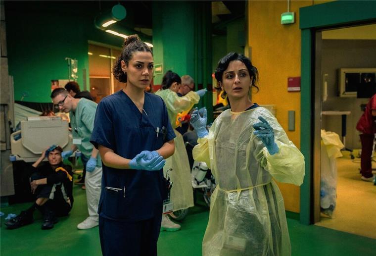 Chaos in der Notaufnahme: Die neue Arztserie „KRANK Berlin“ Zanna Parker (links) hat einen aufreibenden Alltag.