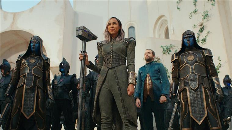 Actiongeladener Superheldinnen-Film: „The Marvels“ Zawe Ashton (Mitte, l-r) als Dar-Benn und Daniel Ings als Ty-Rone in einer Szene des Films „The Marvels“.