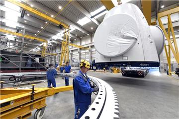 Zehn der geplanten 54 Anlagen für den Windpark "Nordsee 1" sind bereits fertig.