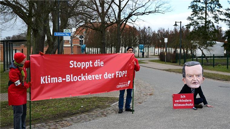 Zehntausende Menschen haben im vergangenen Jahr Geld an Campact gespendet. Die Kampagnenorganisation nahm 16,1 Millionen Euro ein. (Archivbild)