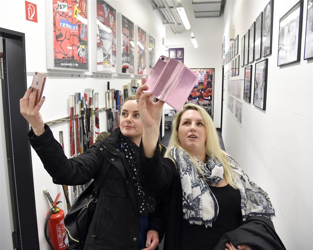 Zeit für ein Selfie im Kabinengang: Anja Grabowski und Christin Schriefer-Lüchau...