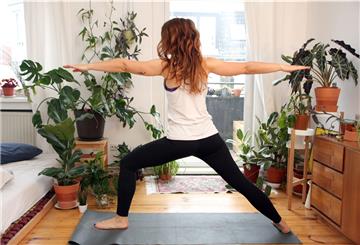 Ziel sind keine schweißtreibenden Killer-Kommandos, sondern eine biologische Unterstützung des Wachwerdens - wie zum Beispiel Yoga.