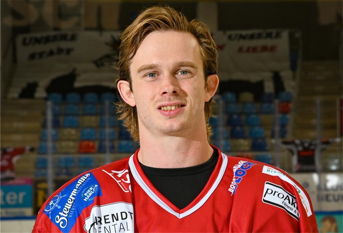Ein Eishockeyspieler der Pinguins Bremerhaven.
