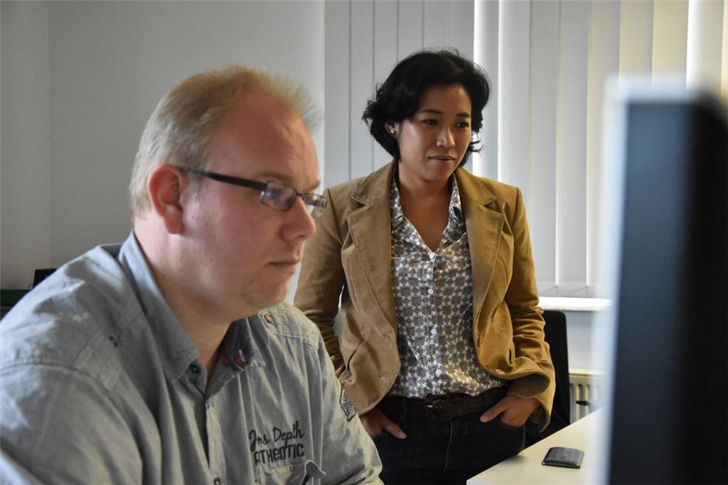Ziphora Robina hat eine ganzseitige Reportage aus dem Bremer Funkhaus von Radio Bremen mitgebracht. NZ-Producer Marcus Kretzner baut mit ihr zusammen die Seite.