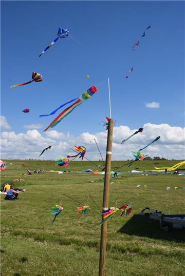 Zirkus- und Drachenfest in Tossens: Auf Wind und Regen am Sonnabend, folgte Sonn...