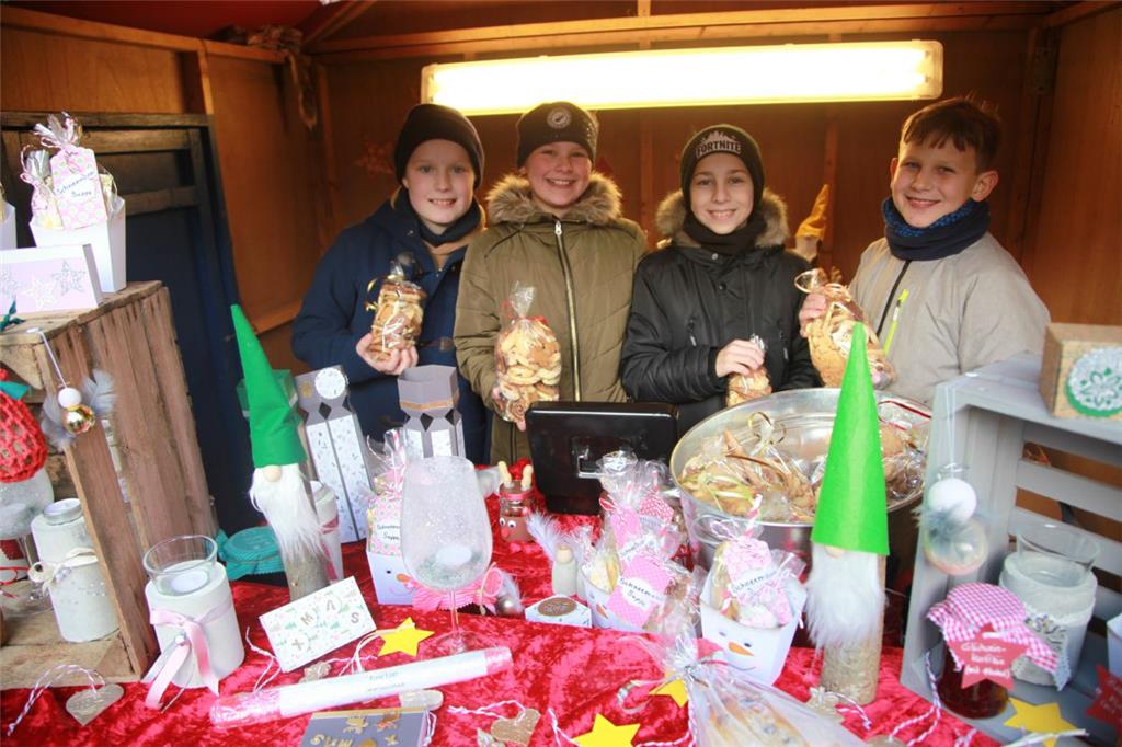 Zoe (10), Samuel (10), Dario (9) und Jan (10) hatten in der Schiffdorfer Weihnac...