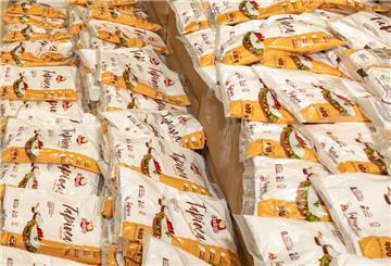 Päckchen von Speisetärke liegen nach dem Fund von mehr als 500 Kilo Kokain in Paketen.