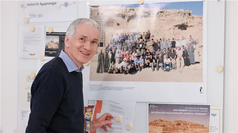 Wie Forscher in Ägypten überraschend ein uraltes Grab fanden Zu dem Team gehören Ägyptologen, Restauratoren, Archäozoologen und Grabungstechniker.