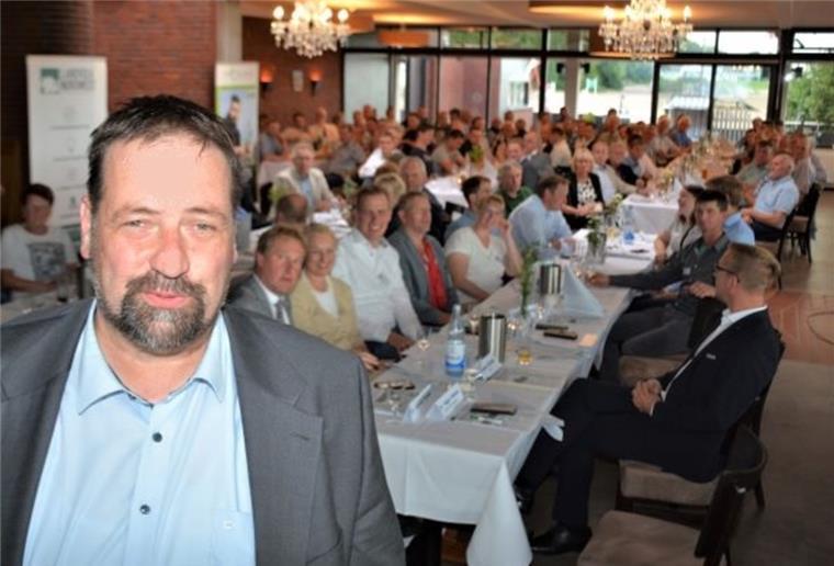 Zu den rund 140 Gästen in den Weserterrassen gehörte unter anderem der Präsident des Landvolkverbandes Niedersachsen, Dr. Holger Hennies.
