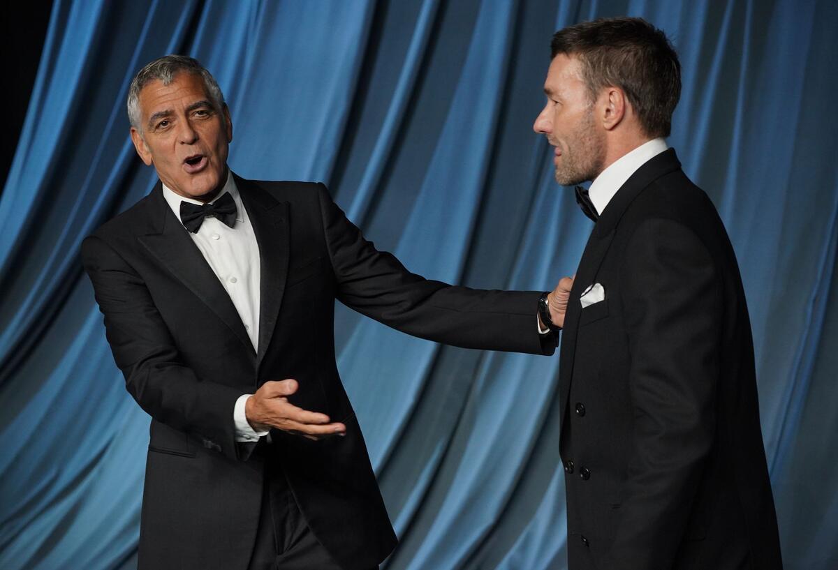 Kim Kardashian mit verhülltem Kopf bei Gala Zu den weiteren Gästen zählten George Clooney und Joel Edgerton.