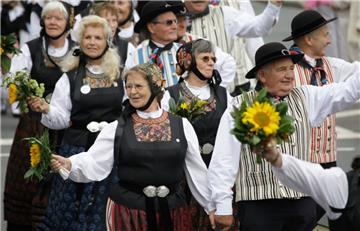 Zu einem Landestrachtenfest gehört auch ein Umzug zum Abschluss. Am 6. September 2020 wird voraussichtlich einer in Zeven stattfinden. 