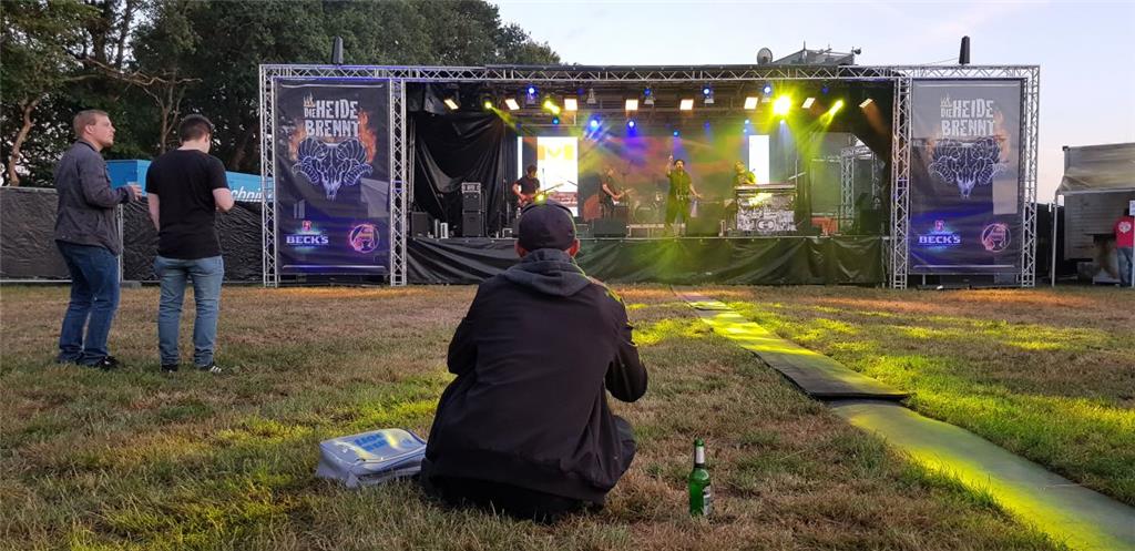 Zu früh für die große Party? Trotz bestens aufgelegter Musiker und einer mitreiß...